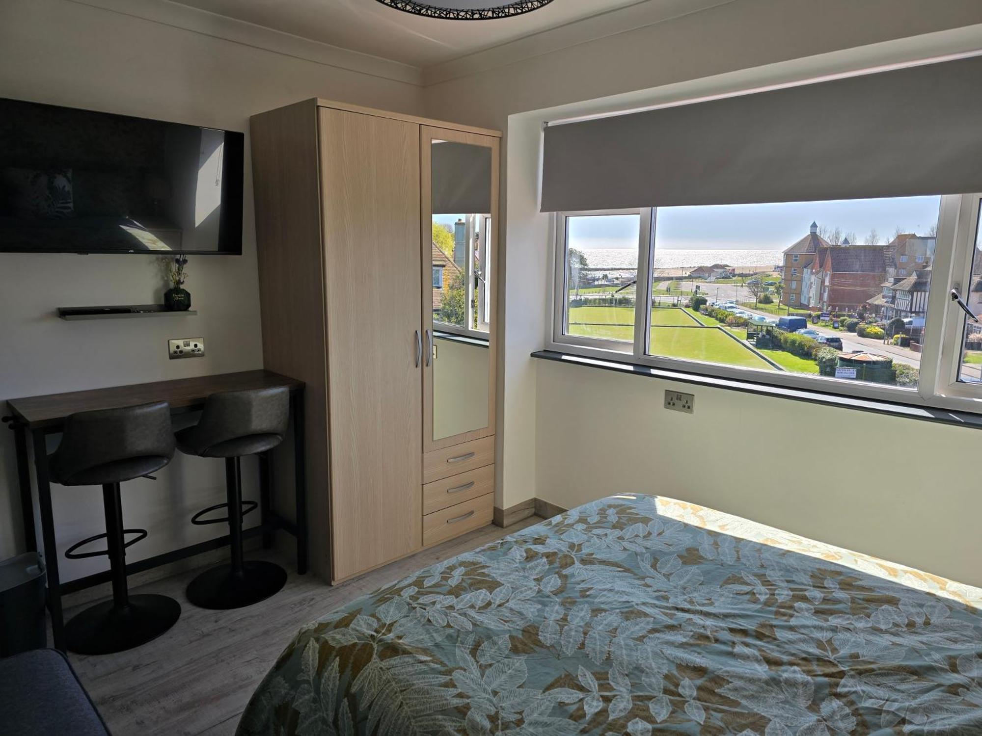 Martello Bay Hotel *