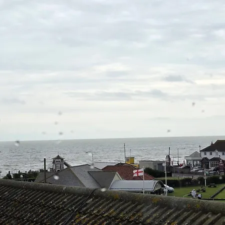 Martello Bay Hotel Clacton-on-Sea Exterior photo