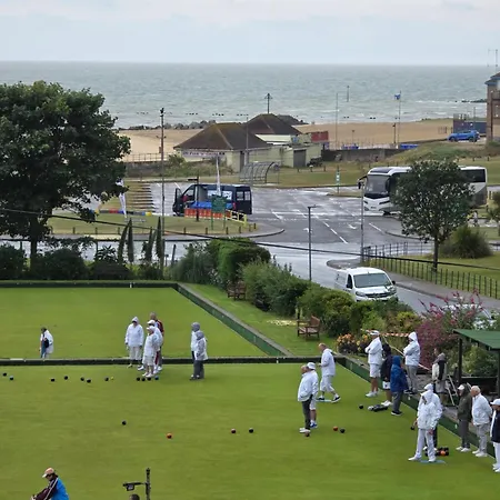 Martello Bay Hotel Clacton-on-Sea Exterior photo