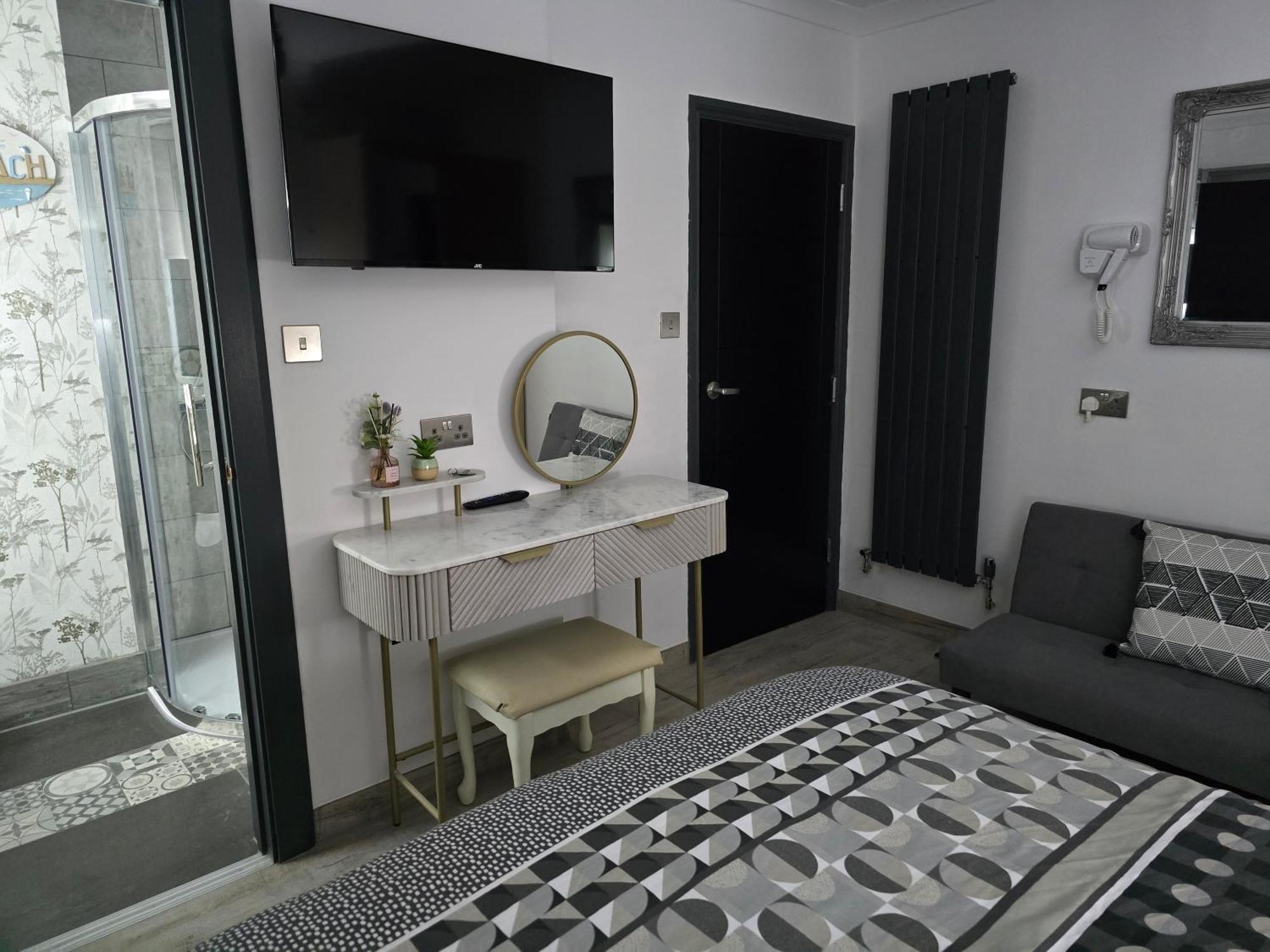 Martello Bay Hotel *